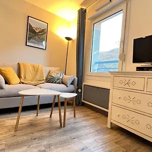 Centre Ville, T2 Avec Terrasse Et Parking Couvert. Appartement